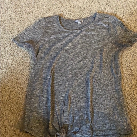 gray front knotted shirt - Picture 1 of 1